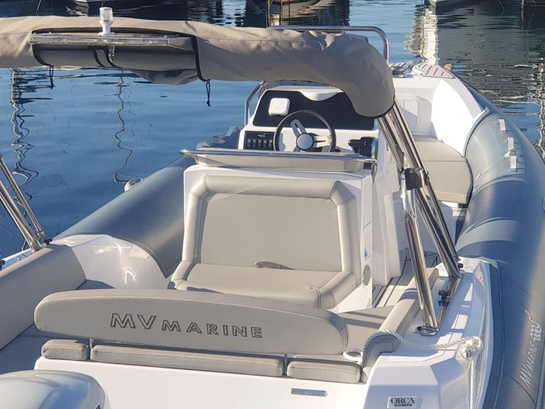 YachtCharter in Bormes-les-Mimosas - Zodiac Medline auf SamBoat