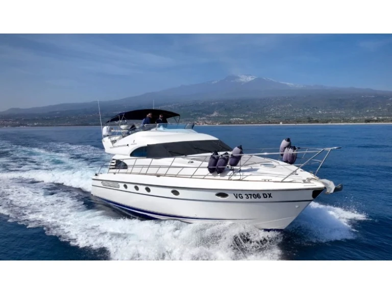 Boot mieten Provincia di Messina günstig Fairline 55 Fly