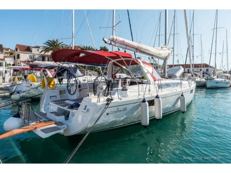 Ein Bénéteau Oceanis 48 mieten in Cagliari