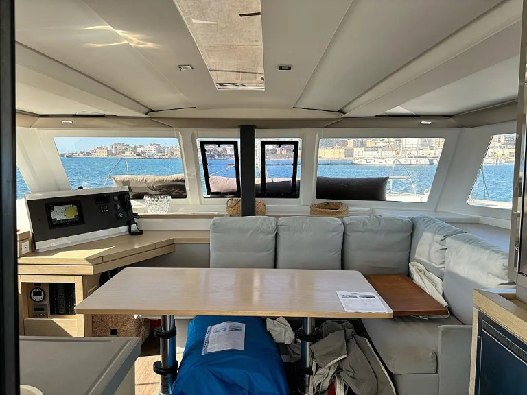 Ein Fountaine Pajot Lucia 40 mieten in Carloforte