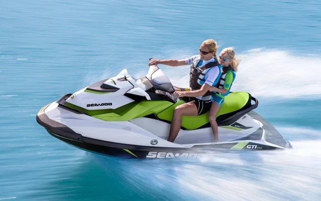 Yacht mit oder ohne Skipper Ferretti mieten in Mykonos (Island)