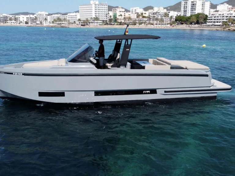 De Antonio d36 mieten Ibiza Town