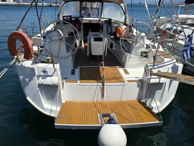 Ein Jeanneau Sun Odyssey 469 mieten in Álimos