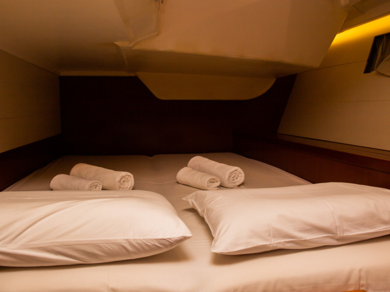 Ein Bénéteau Oceanis 48 mieten in Kavála