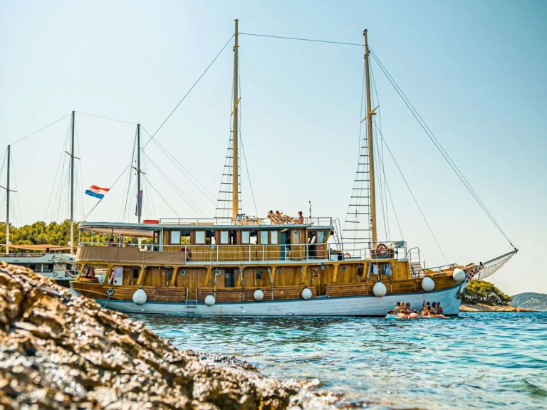 Yacht mieten in Ražanj zum besten Preis