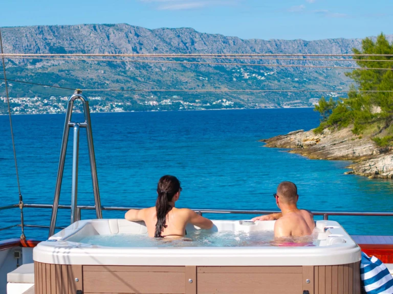 Boot mieten Omiš günstig Carpe Diem
