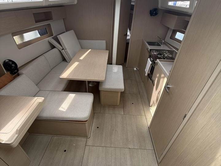 Segelboot mieten in Álimos - Bénéteau Oceanis 37.1