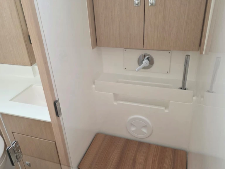 Ein Bavaria Bavaria C57 mieten in Volos