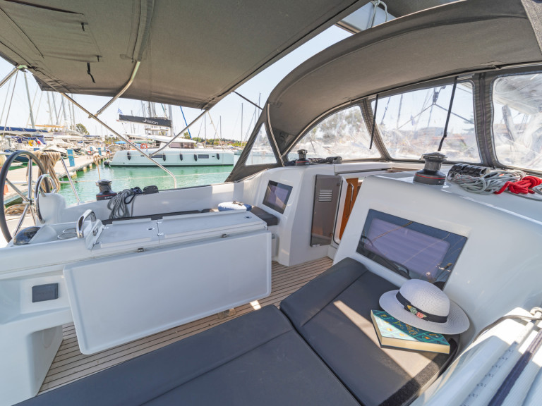 Boot mieten Álimos günstig Sun Odyssey 410