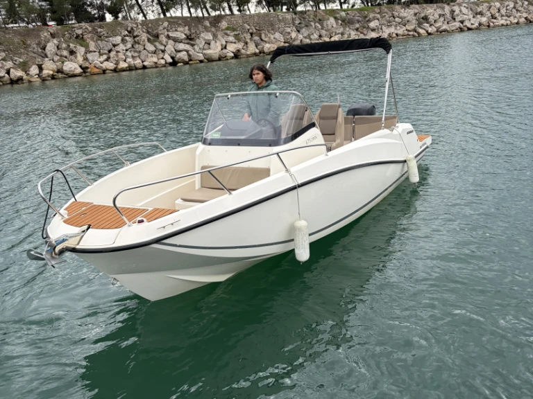 Ein Quicksilver Activ 675 Open mieten in Marseille