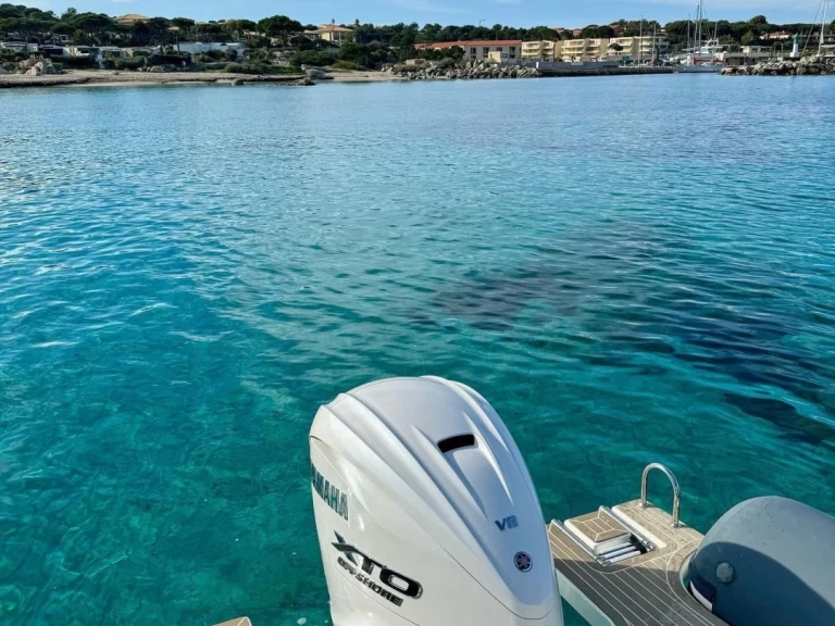Schlauchboot mieten in Marine de Sant'Ambrogio zum besten Preis