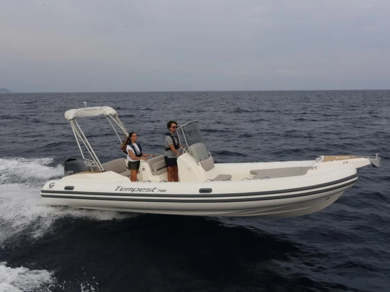 YachtCharter in Marine de Sant'Ambrogio - Capelli Tempest 700 CUP auf SamBoat