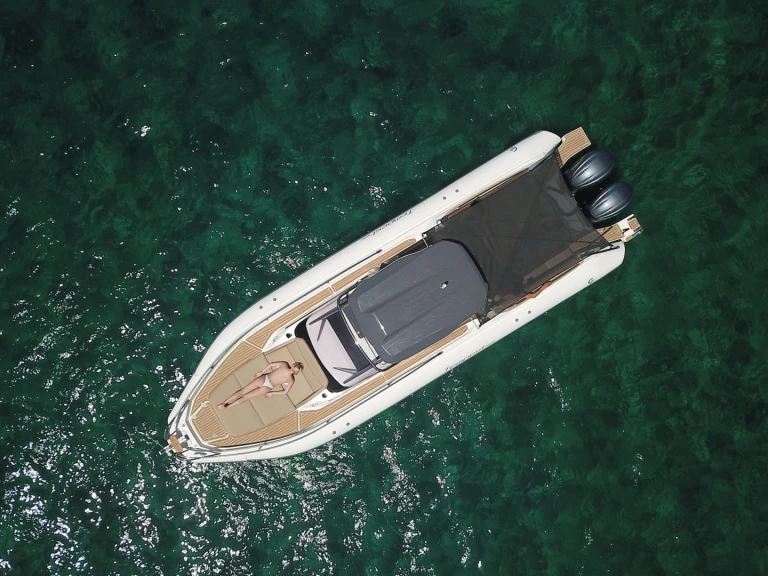Ein Capelli Tempest 1000 WA mieten in Marine de Sant'Ambrogio