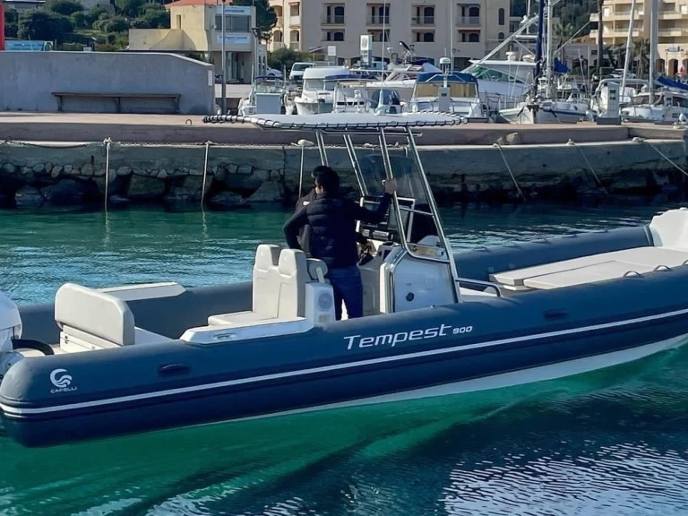 Ein Capelli Tempest 900 Luxe mieten in Marine de Sant'Ambrogio