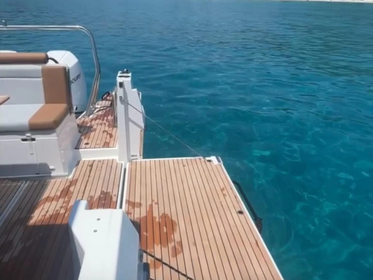 YachtCharter in Saint-Raphaël - Bénéteau Flyer 9 auf SamBoat