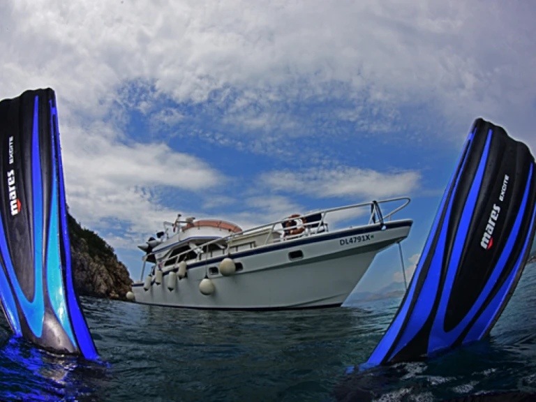 Vermietung Motorboot Custom Made mit Führerschein