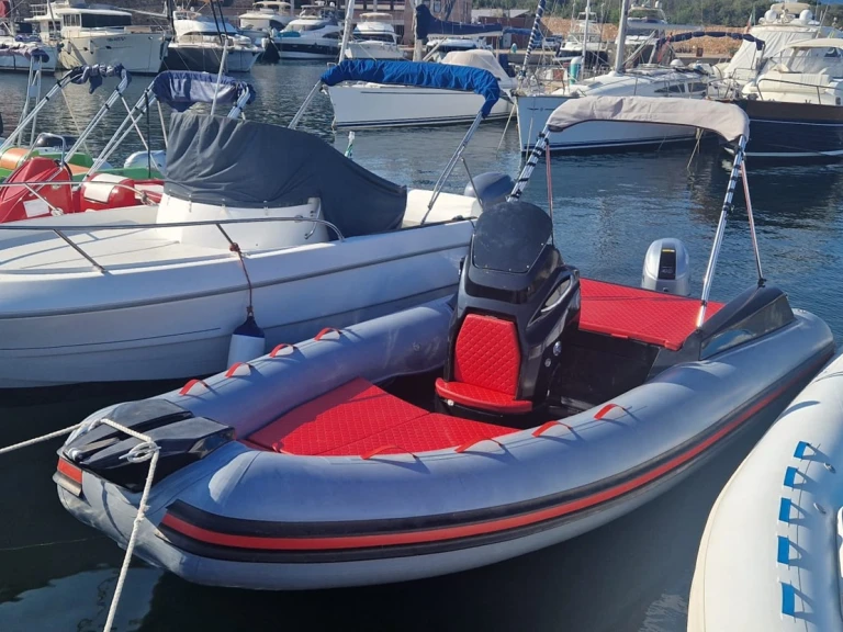 Ein Magnus 5.80 mieten in Porto Rotondo
