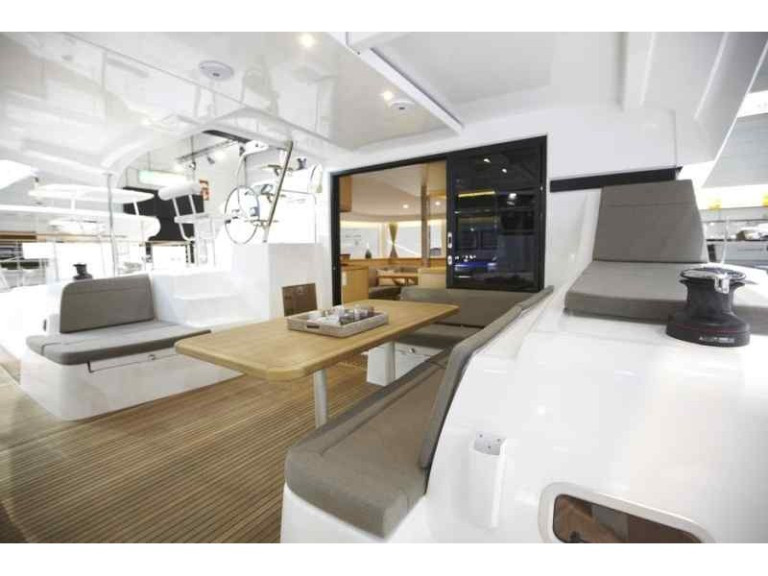 Ein Lagoon Lagoon 42 mieten in Nettuno