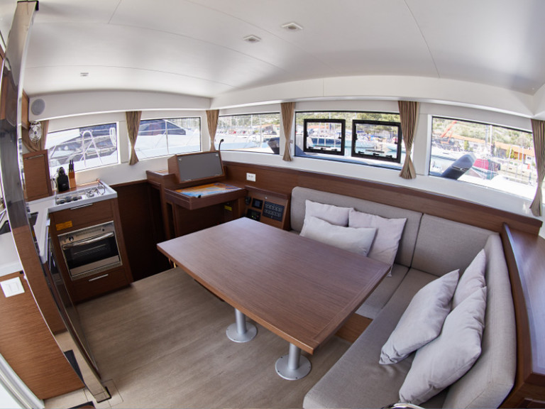 Katamaran mieten in Pula zum besten Preis