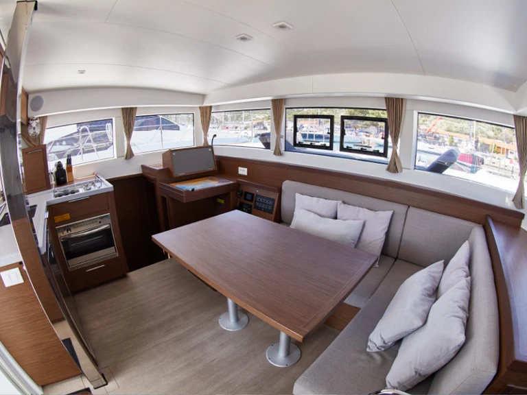 Katamaran mieten in Pula zum besten Preis