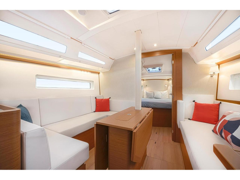 Jeanneau Sun Odyssey 380 mieten Salerno