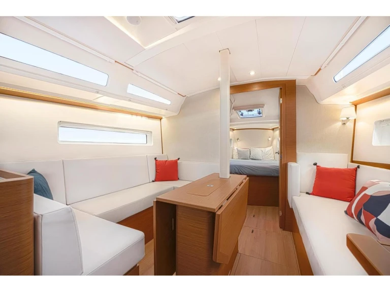 Jeanneau Sun Odyssey 380 mieten Salerno