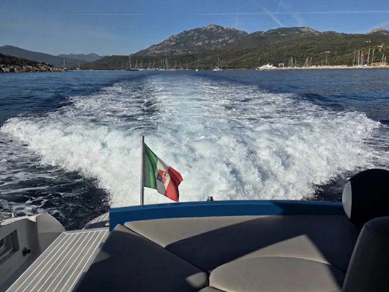 Motorboot mit oder ohne Skipper Baia mieten in Poltu Quatu