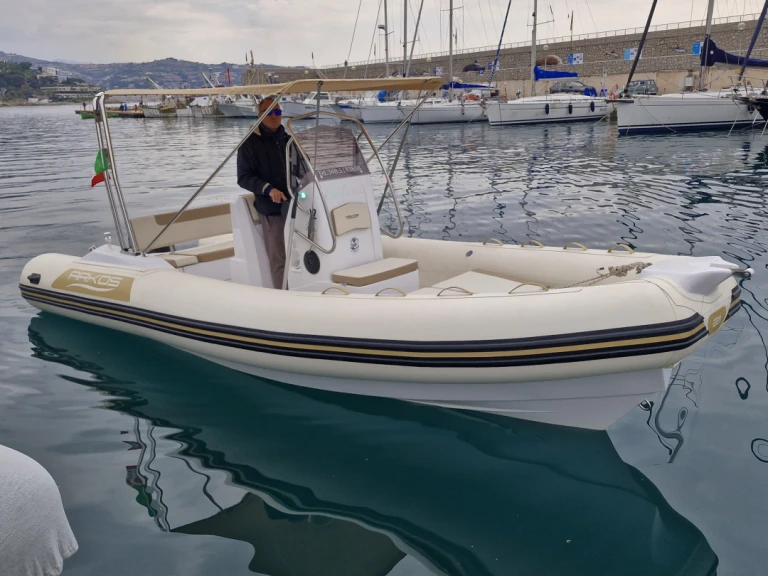 Schlauchboot mieten in Sanremo zum besten Preis
