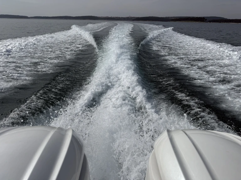 Motorboot mit oder ohne Skipper Jeanneau mieten in Medulin