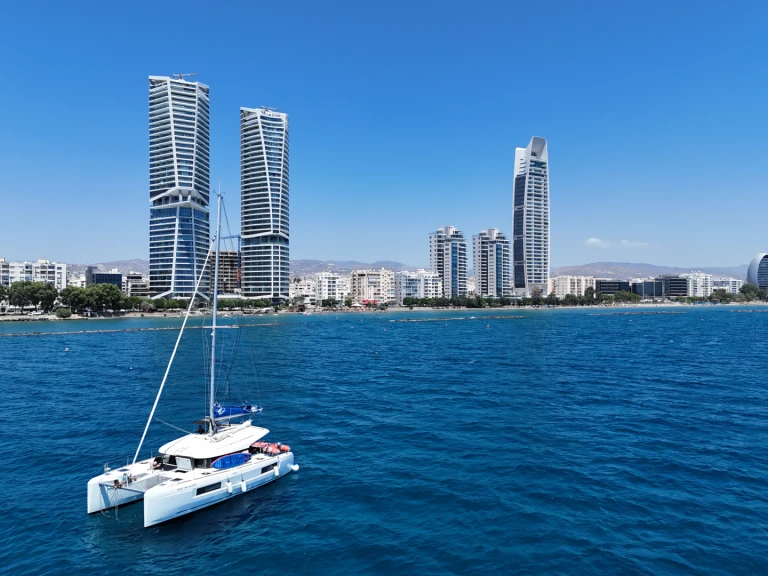 Katamaran mieten in Limassol Marina zum besten Preis