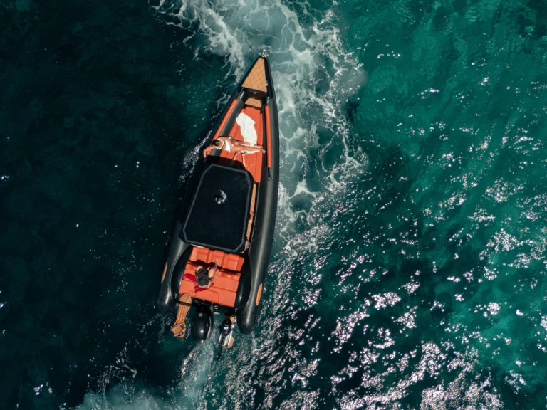 Ein  Motorboat mieten in Gouviá