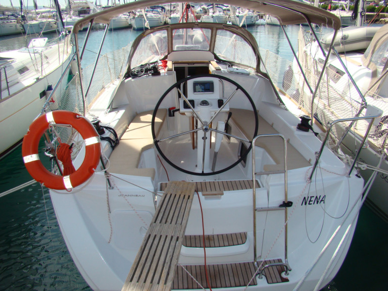 Ein Jeanneau Sun Odyssey 33i mieten in Sukošan