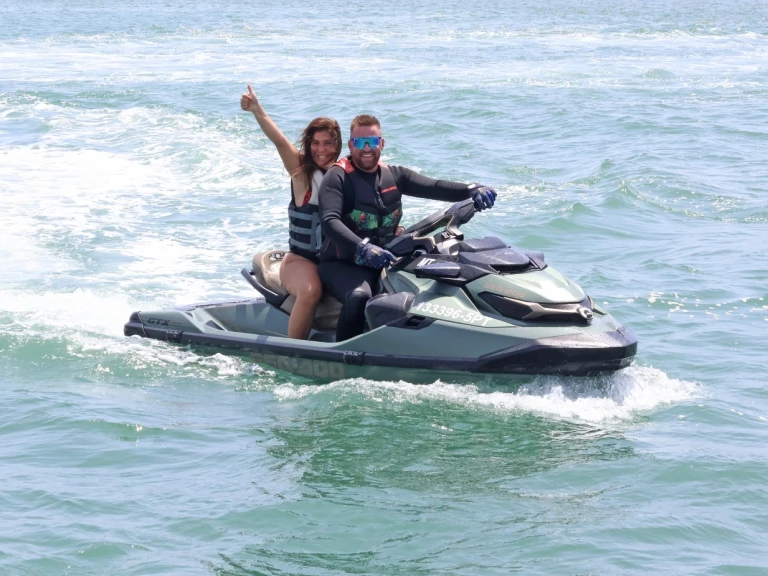 Ein Sea-Doo GTX  mieten in Portimão