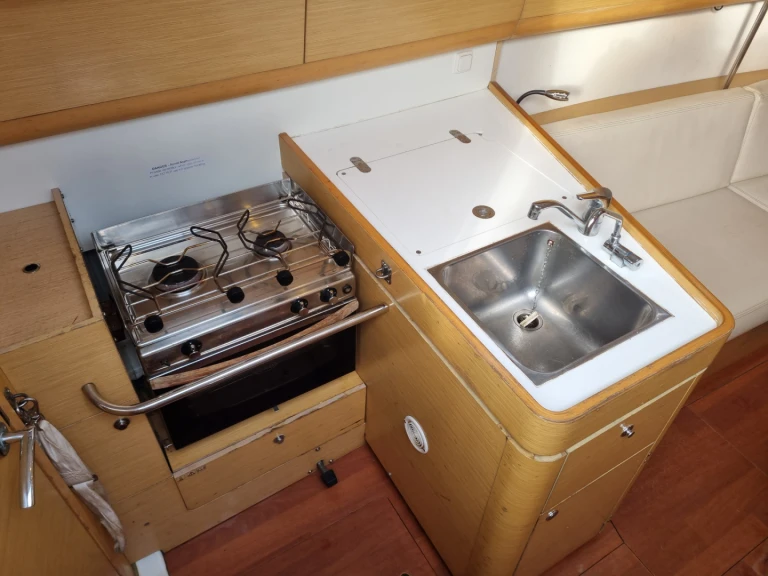 Segelboot mit oder ohne Skipper Bénéteau mieten in Barcelona