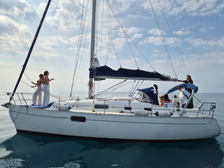 YachtCharter in Andora - Bénéteau Oceanis 321 auf SamBoat