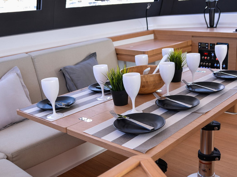 YachtCharter in Álimos - Dufour Dufour 48 CAT auf SamBoat