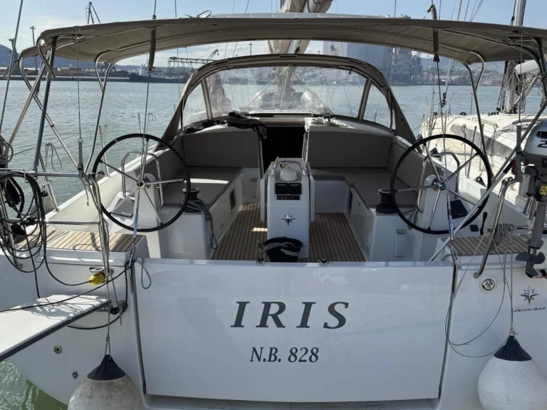 Ein Jeanneau Sun Odyssey 490 mieten in Volos