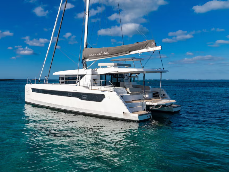 YachtCharter in Furnari - Leopard Catamarans / Robertson & Caine Leopard 46 - 5 cab. auf SamBoat