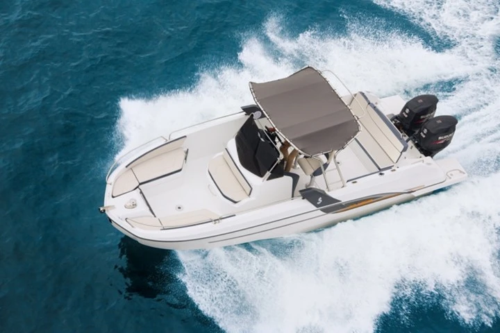 Motorboot mit oder ohne Skipper Bénéteau mieten in Barcelona