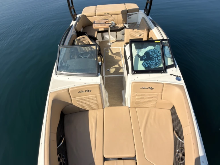 Ein Sea Ray SPX 230 mieten in Thonon-les-Bains