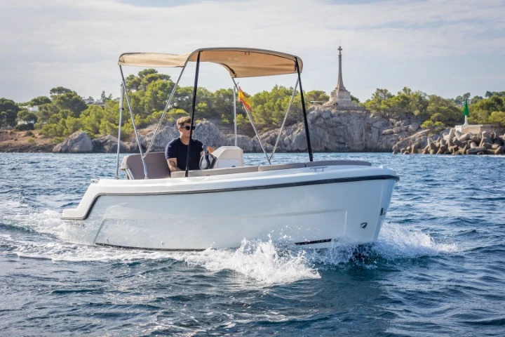 Ein AQUA 515 mieten in Club Nàutic Santa Ponsa