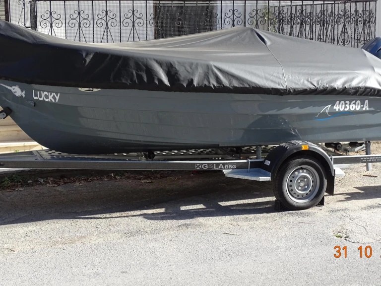 Motorboot mieten in Parálio Ástros zum besten Preis