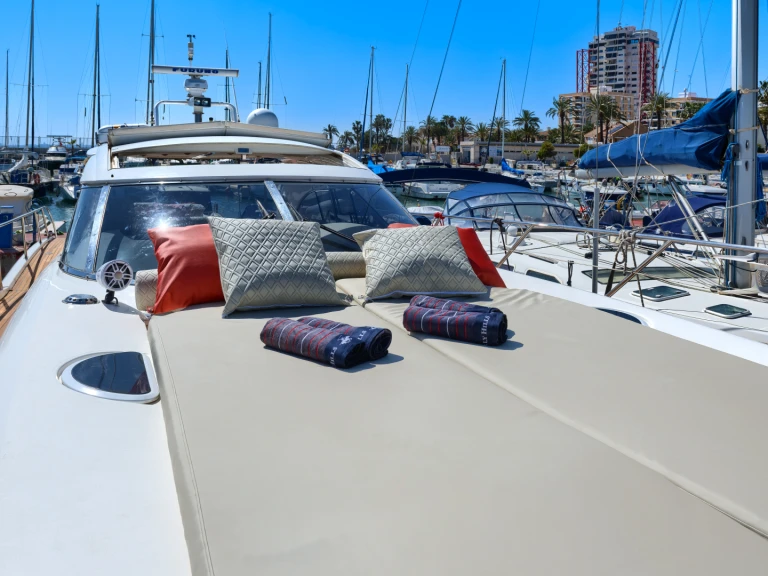 YachtCharter in Ibiza Town - Sunseeker Predator 60 auf SamBoat