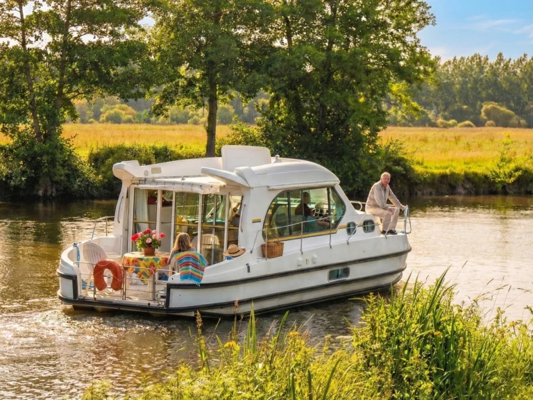 Vermietung Motorboot Nicols Yacht mit Führerschein