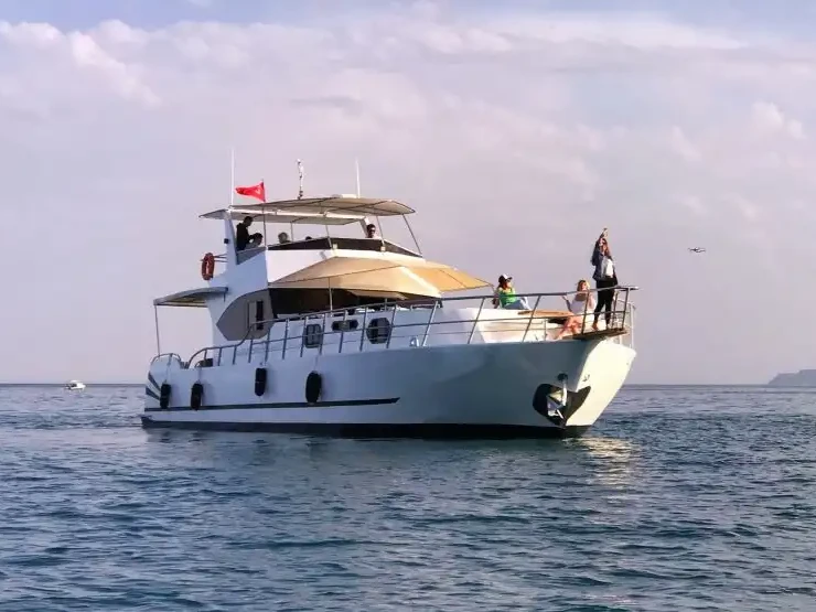 Vermietung Motorboot Custom mit Führerschein