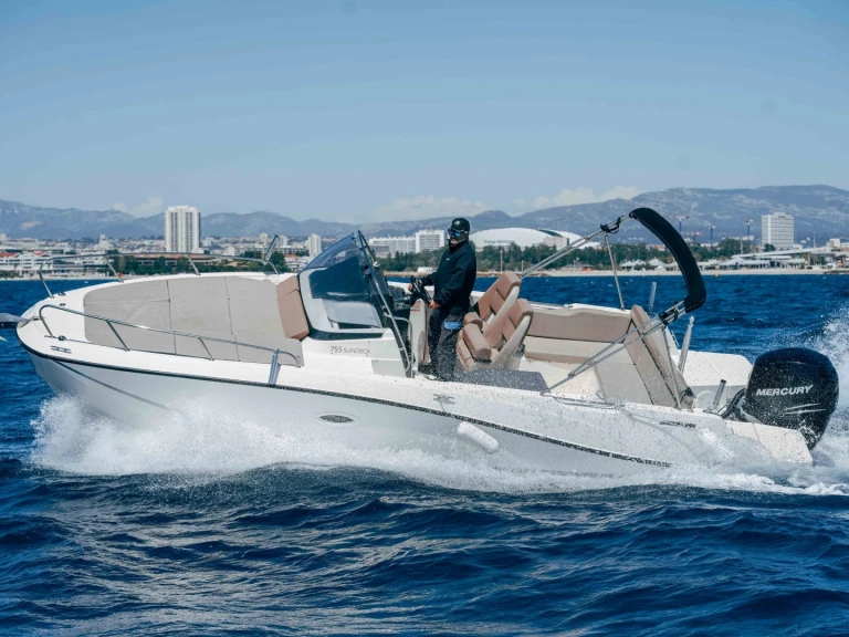 Boot mieten Marseille günstig Activ 755 Sundeck