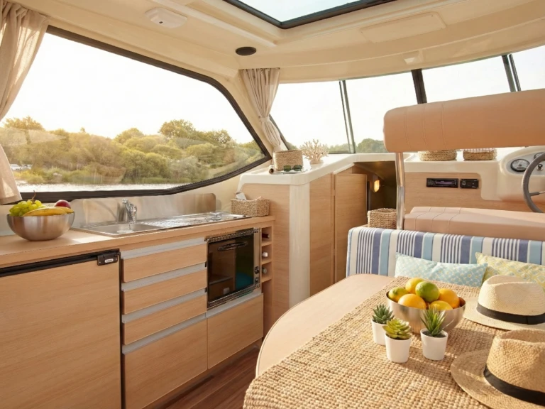 Nicols Yacht Nicols Sedan Primo mieten Le Somail