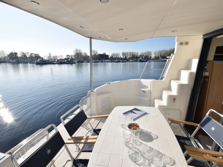 Ein Nicols Yacht Nicols Octo Fly mieten in Kerkdriel