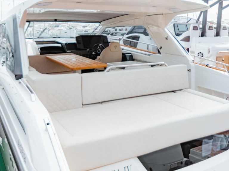 Ein AUSTIN PARKER PARKER 110 mieten in Porticcio