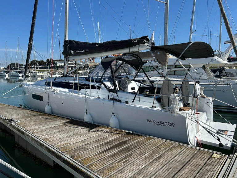 Jeanneau Sun Odyssey 350 mieten La Rochelle